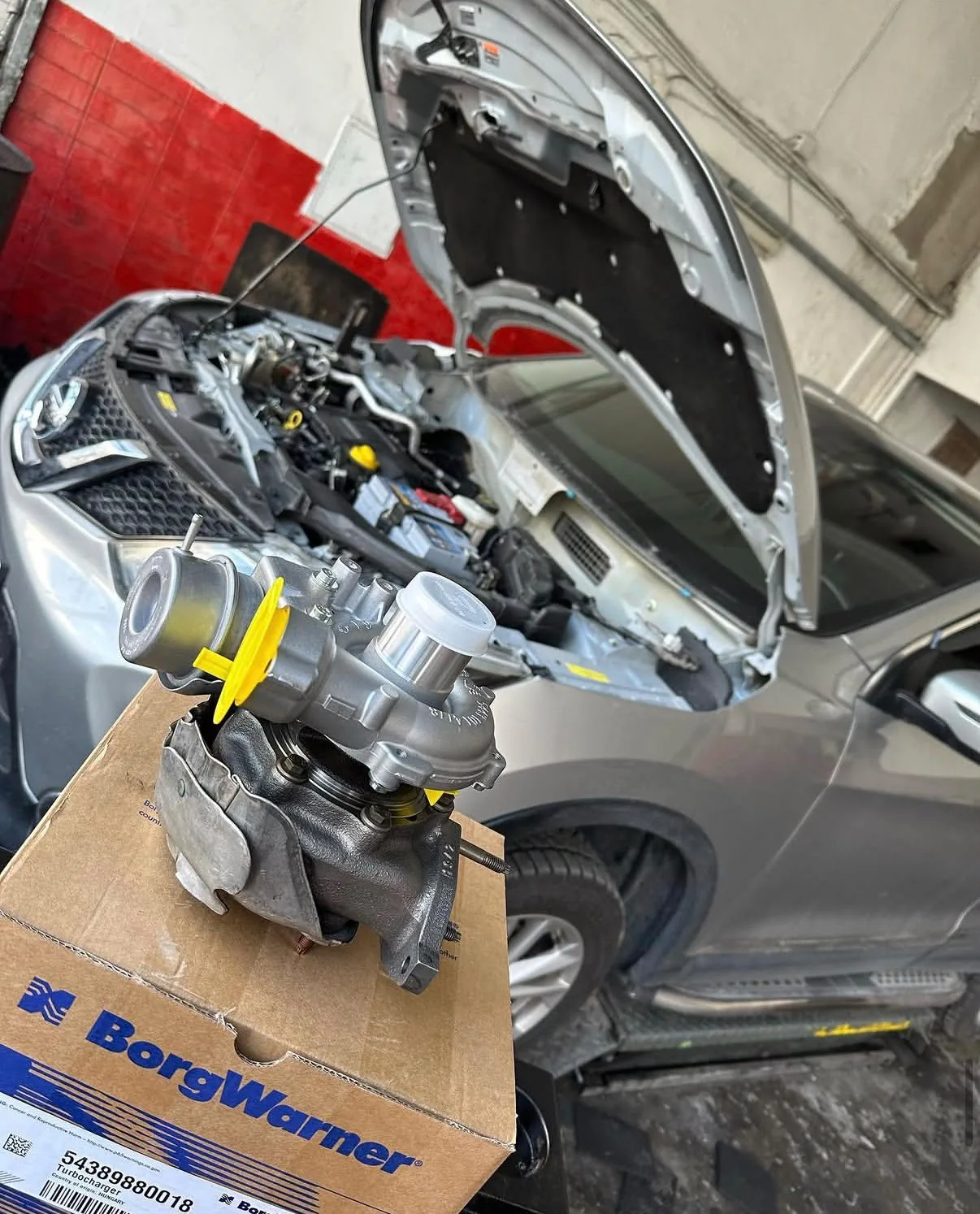 EFG Turbo araç üzerinde BorgWarner sıfır turbo montaj hazırlığı